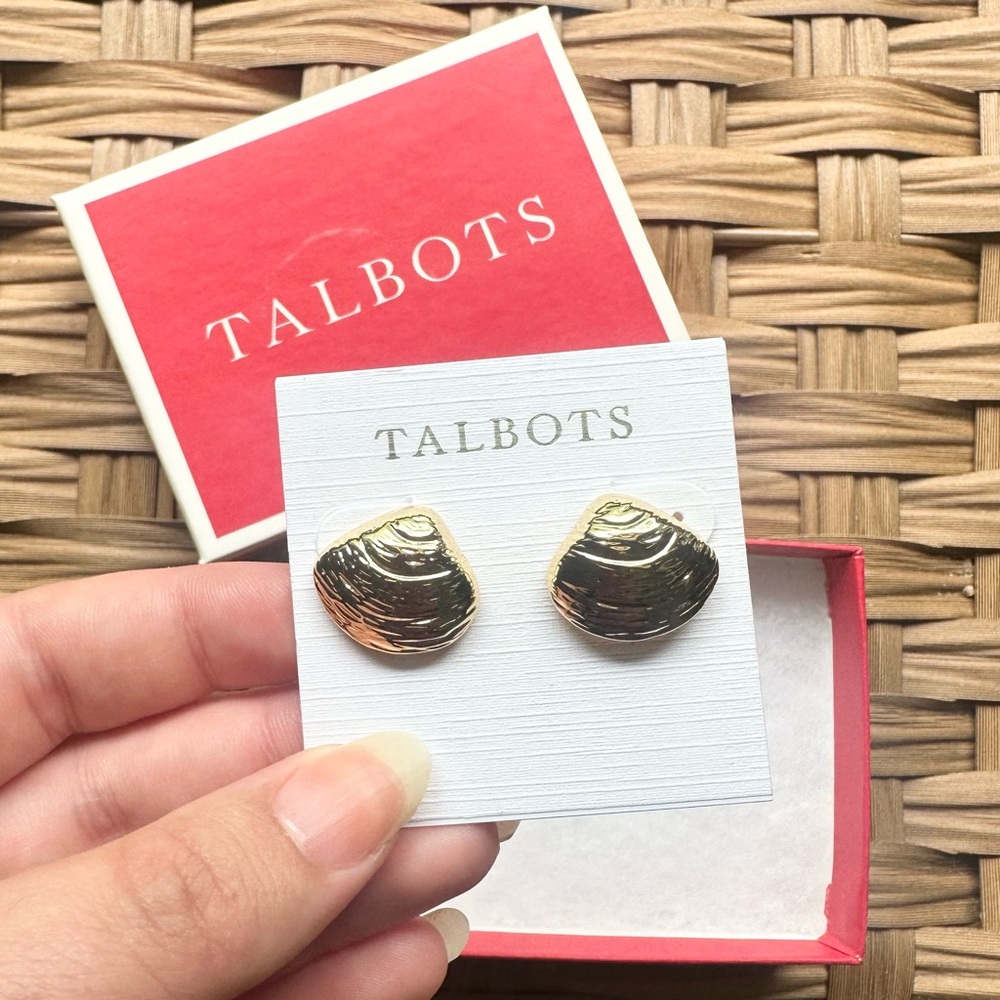 Talbots Gold Shell Stud Earrings - Picture 2 of 4